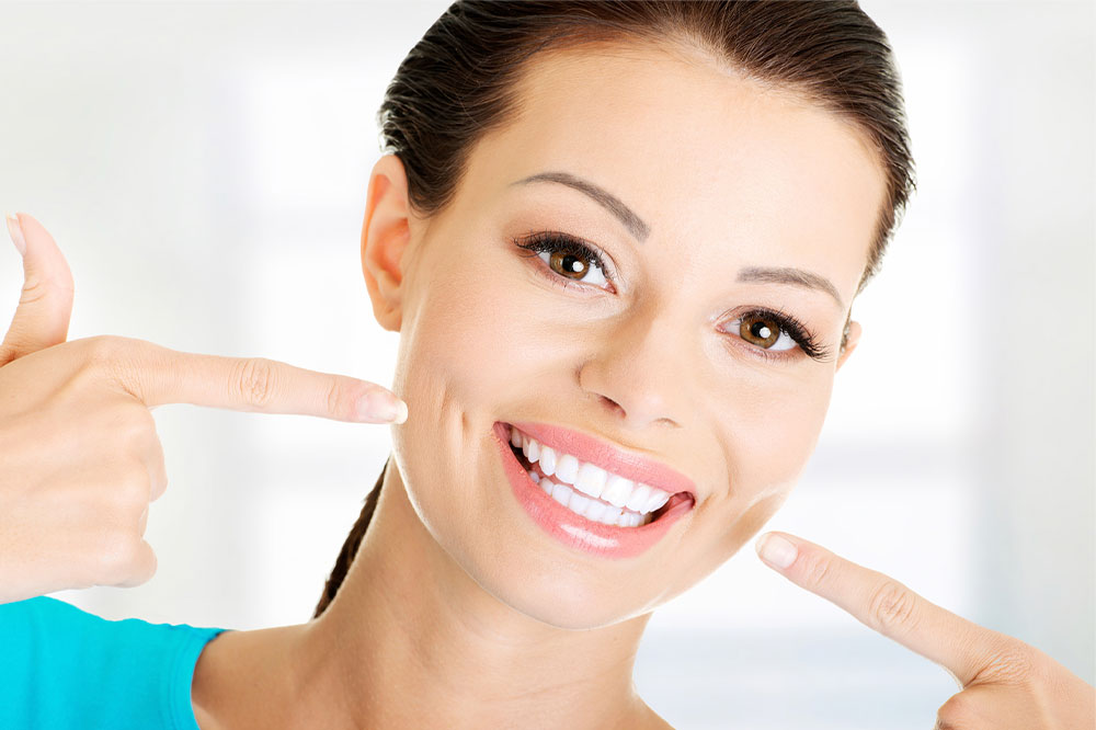 Top Ways to Naturally Whiten Yellow Teeth