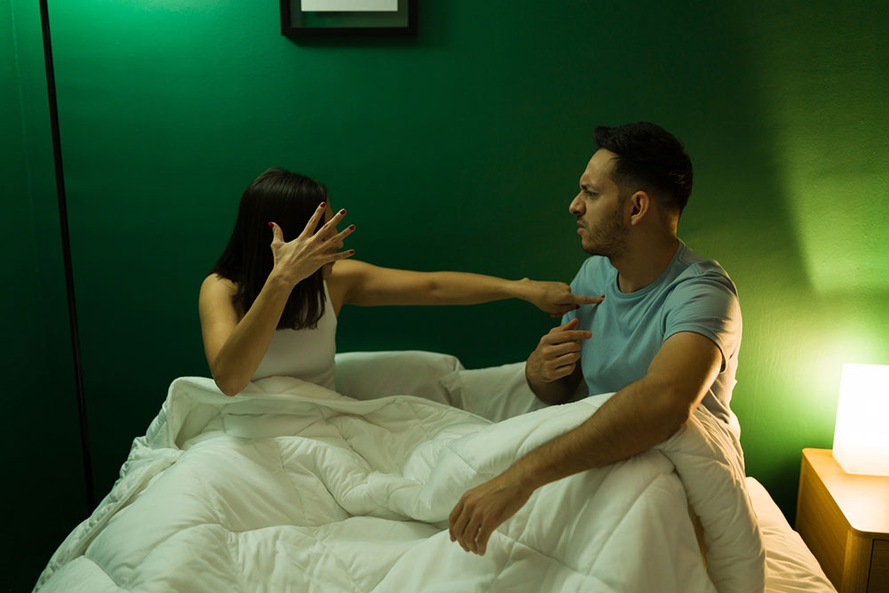 8 warning signs one&#8217;s partner might be cheating