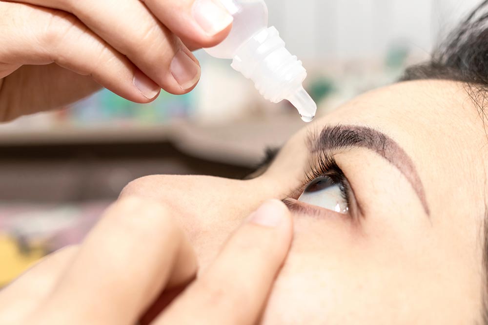 8 warning signs of thyroid eye disease